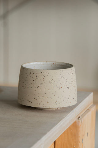 Serif Cup groß - gesprenkelt